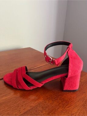 Amazon 6.5  Women’s Red Suede Block Heel Sandal Never Worn